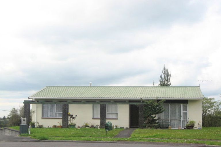 Photo of property in 12 Warren Place, Frankleigh Park, New Plymouth, 4310