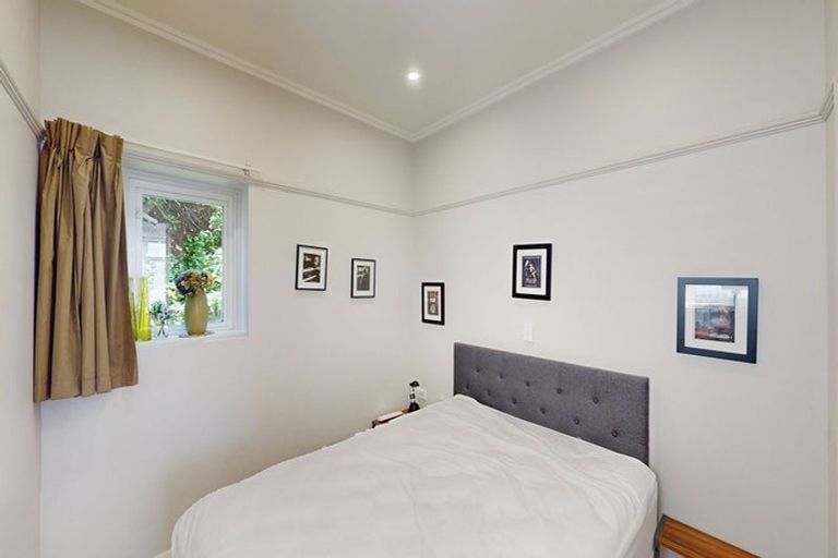 Photo of property in Fountain Court, 2/48 Oriental Parade, Oriental Bay, Wellington, 6011