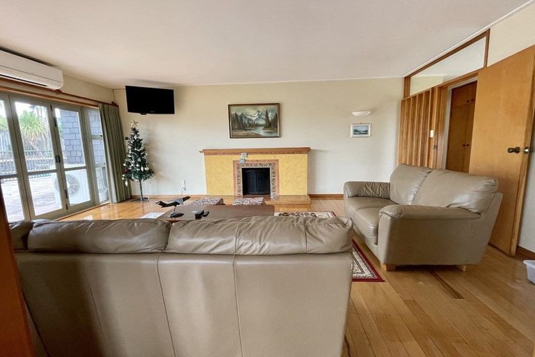 Photo of property in 11 Cheriton Road, Mellons Bay, Auckland, 2014