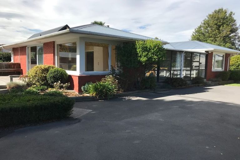 Photo of property in 38b Avonhead Road, Avonhead, Christchurch, 8042