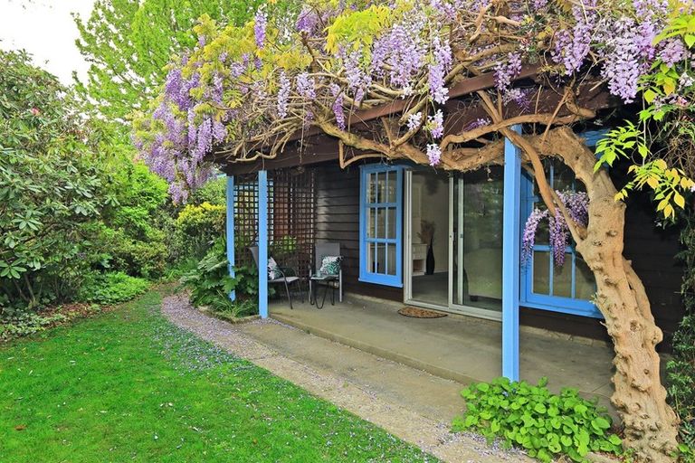 Photo of property in 32 Kent Terrace, Taradale, Napier, 4112