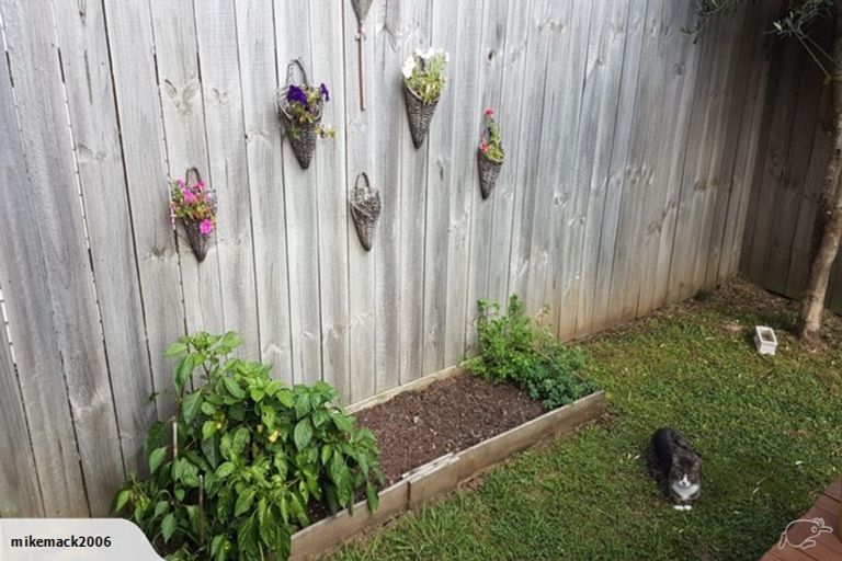 Photo of property in 1/34 Dale Crescent, Pakuranga, Auckland, 2010