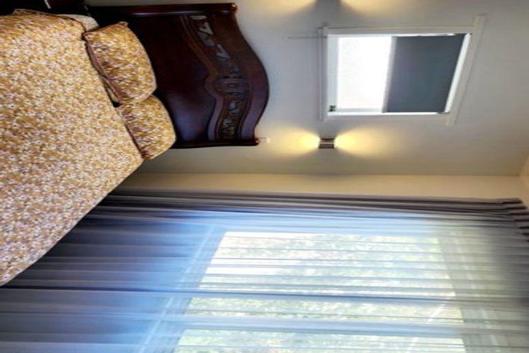 Photo of property in 2/31 Sunnyfield Crescent, Glenfield, Auckland, 0629