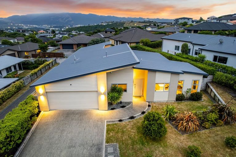 Photo of property in 28 Nelson Avenue, Aotea, Porirua, 5024