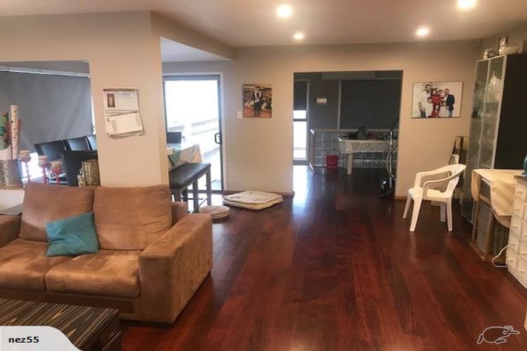 Photo of property in 9 Gwenand Place, Botany Downs, Auckland, 2010