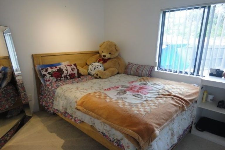 Photo of property in 1/13 Kirklow Place, Goodwood Heights, Auckland, 2105