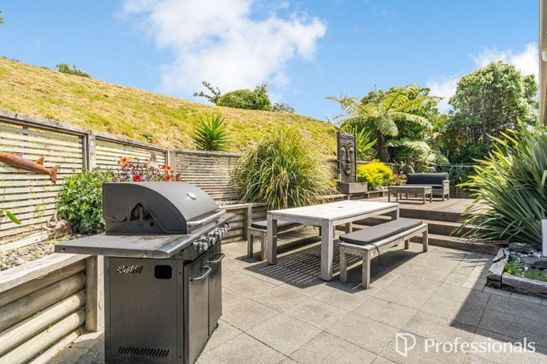 Photo of property in 11 Maungaraki Road, Korokoro, Lower Hutt, 5012