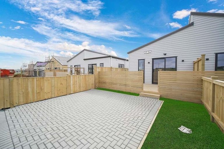 Photo of property in 12 Kaapehu Street, Karaka, 2578