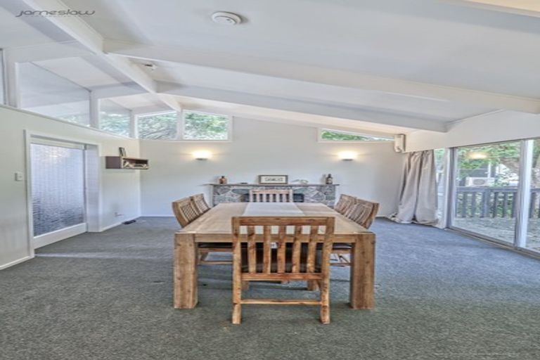 Photo of property in 140 Edmonton Road, Te Atatu South, Auckland, 0610