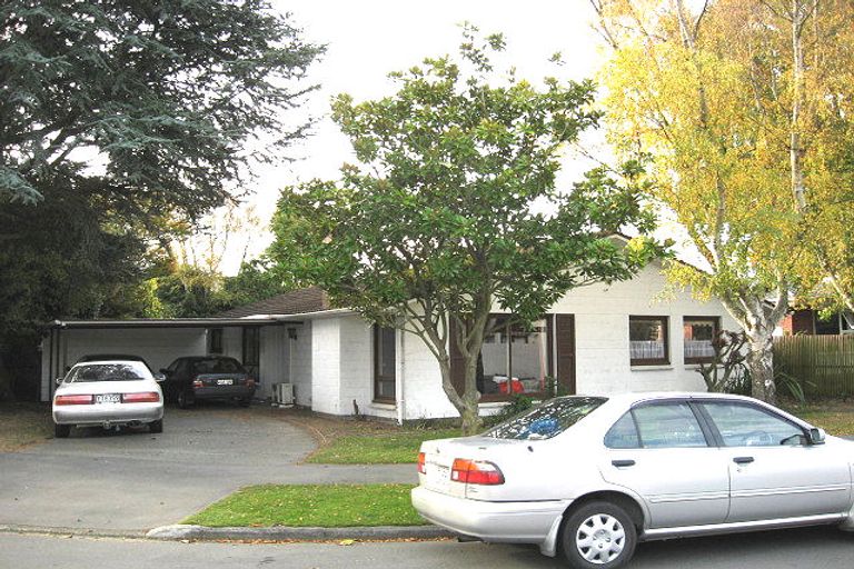 Photo of property in 28 Newbridge Place, Ilam, Christchurch, 8041