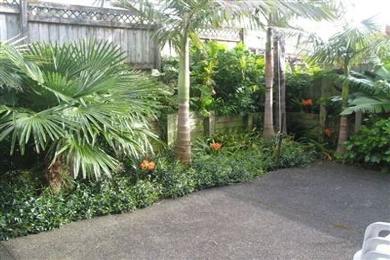 Photo of property in 3/4a Corrella Road, Belmont, Auckland, 0622