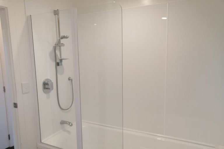 Photo of property in 5 Kemp Road, Massey, Auckland, 0614