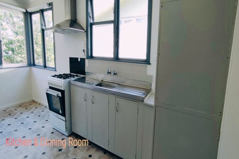 Photo of property in 8 Granby Place, Westown, New Plymouth, 4310