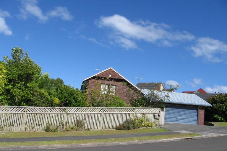 Photo of property in 1/8 Rifleman Rise, Unsworth Heights, Auckland, 0632