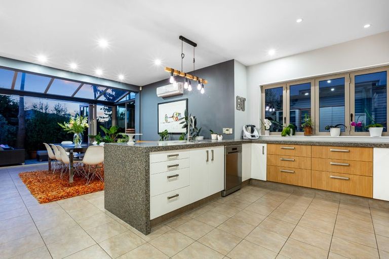 Photo of property in 61 Quadrant Heights, Paraparaumu, 5032