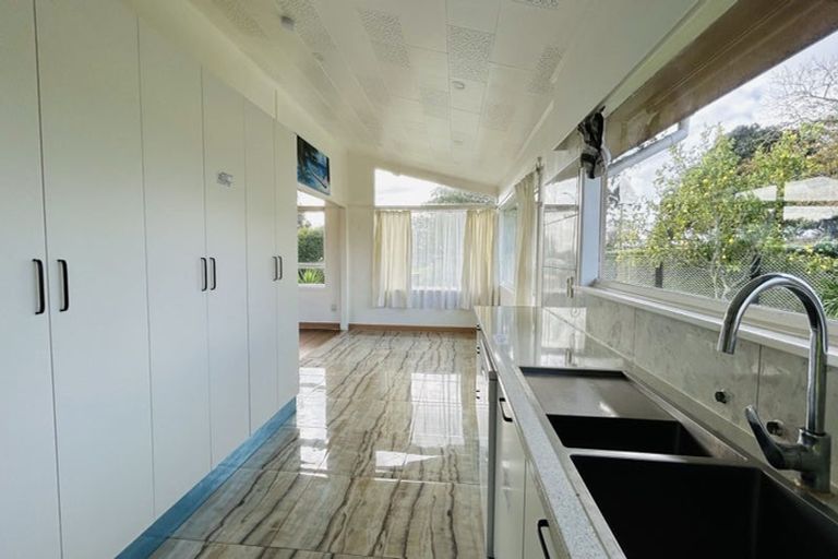 Photo of property in 24 Sunnyhill Crescent, Sunnyhills, Auckland, 2010