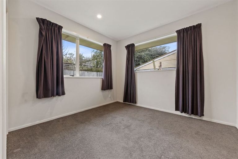 Photo of property in 16a Dunedin Street, Redwood, Christchurch, 8051