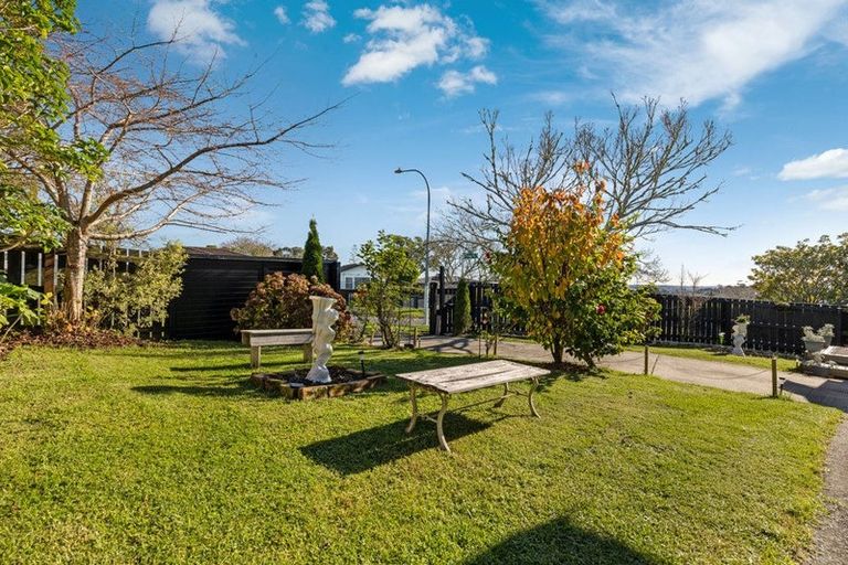 Photo of property in 38 Sunvue Road, Glen Eden, Auckland, 0602