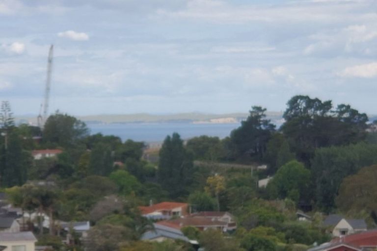 Photo of property in 2/23 Barker Rise, Northcross, Auckland, 0632