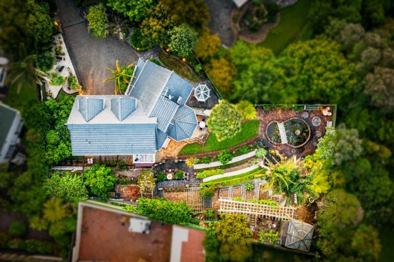 Photo of property in 32 Deane Avenue, Titirangi, Auckland, 0604