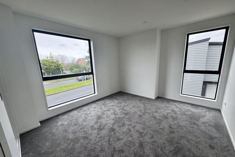 Photo of property in 6b Cascades Road, Pakuranga Heights, Auckland, 2010