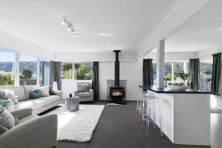 Photo of property in 253 Wellington Road, Wainuiomata, Lower Hutt, 5014