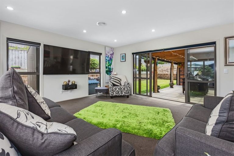 Photo of property in 8 Kahurangi Heights, Aotea, Porirua, 5024