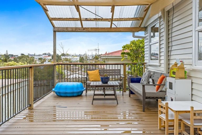 Photo of property in 33 Meilland Place, Glen Eden, Auckland, 0602