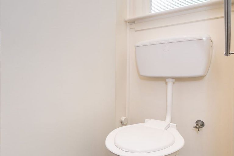 Photo of property in 32 Kaikorai Valley Road, Kaikorai, Dunedin, 9010