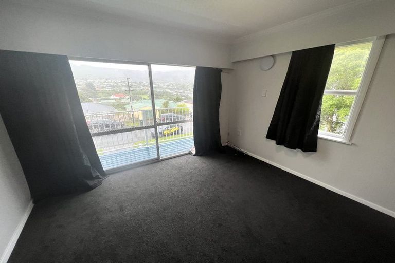 Photo of property in 61 Taylor Terrace, Tawa, Wellington, 5028