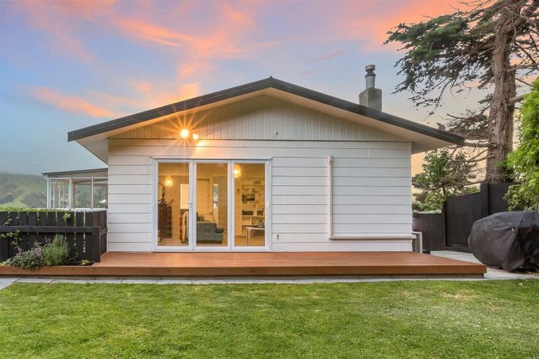 Photo of property in 18 Raroa Place, Pukerua Bay, 5026