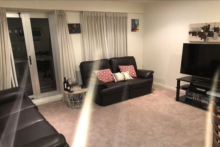 Photo of property in Terrace Heights Apartments, 6e/163 The Terrace, Wellington Central, Wellington, 6011