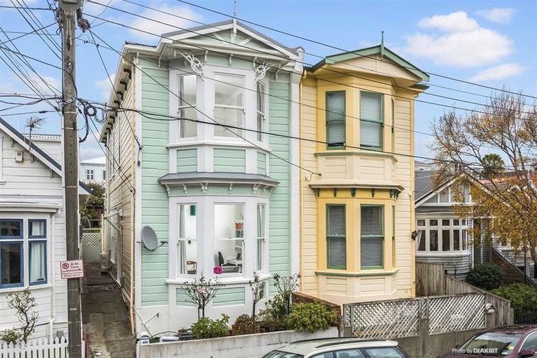 Photo of property in 18 Queen Street, Mount Victoria, Wellington, 6011