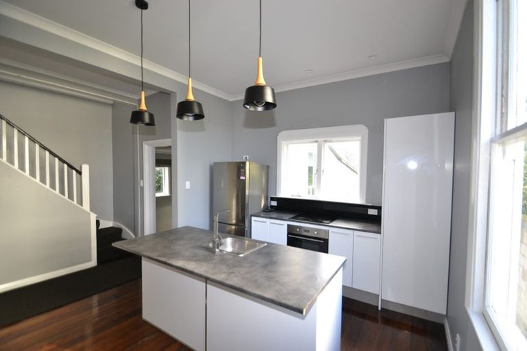 Photo of property in 6 Newman Terrace, Thorndon, Wellington, 6011