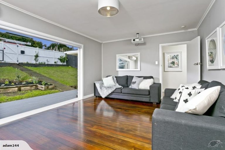 Photo of property in 42 Carlisle Road, Browns Bay, Auckland, 0630