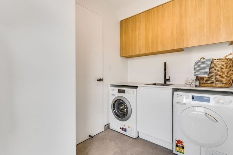 Photo of property in 12c Memorial Avenue, Ilam, Christchurch, 8053