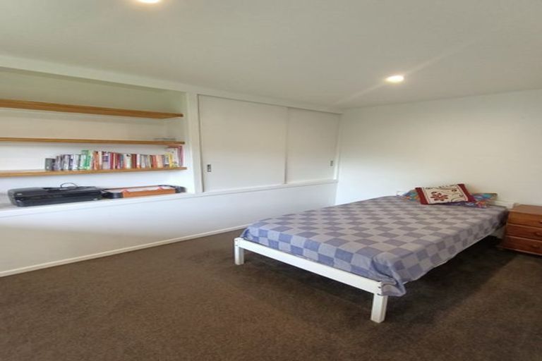 Photo of property in 2/527 Glenfield Road, Glenfield, Auckland, 0629