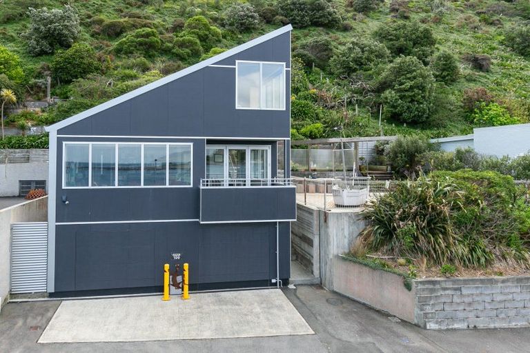 Photo of property in 100 Owhiro Bay Parade, Owhiro Bay, Wellington, 6023