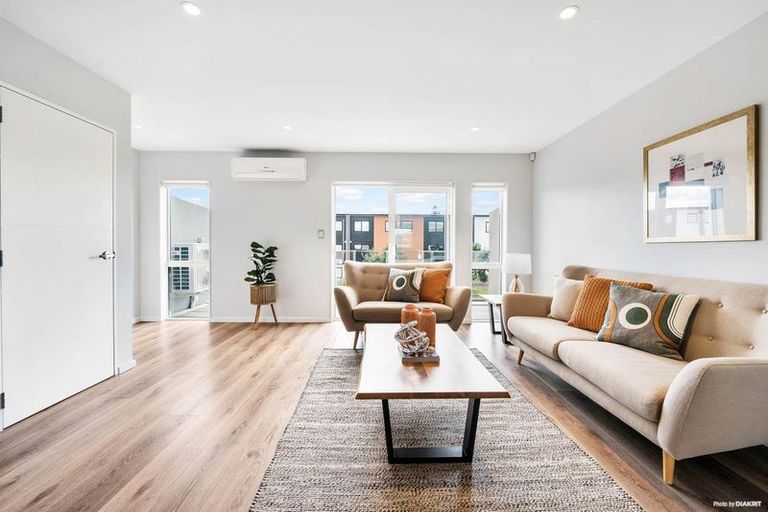 Photo of property in 87 Bordeaux Parade, Te Atatu South, Auckland, 0610