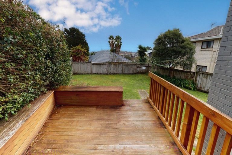 Photo of property in 1/818 East Coast Road, Oteha, Auckland, 0630