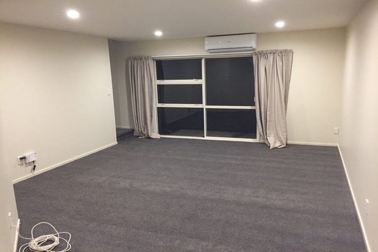 Photo of property in 3/31 Fields Parade, Oteha, Auckland, 0632