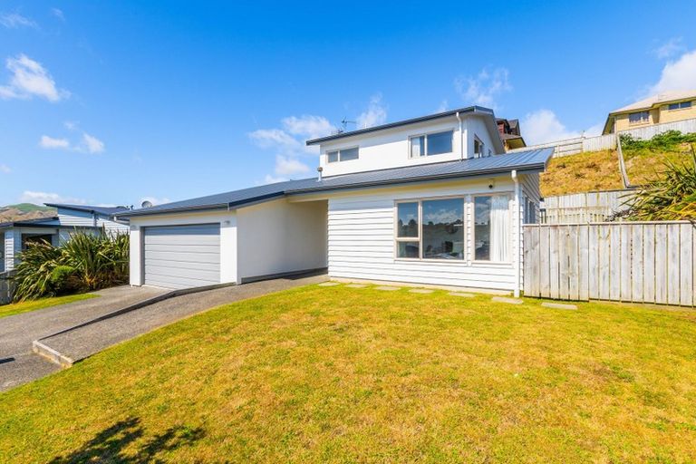 Photo of property in 20 Dusky Crescent, Aotea, Porirua, 5024