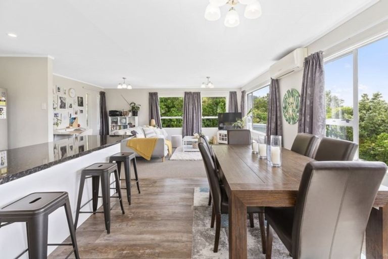 Photo of property in 19 Westhaven Drive, Tawa, Wellington, 5028