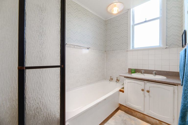 Photo of property in 17 Coronation Road, Hillcrest, Auckland, 0627