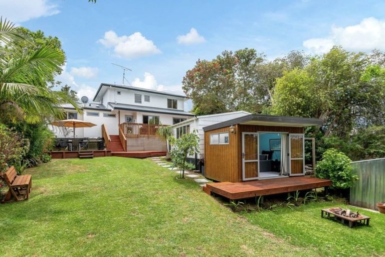 Photo of property in 19 Judkins Crescent, Cockle Bay, Auckland, 2014