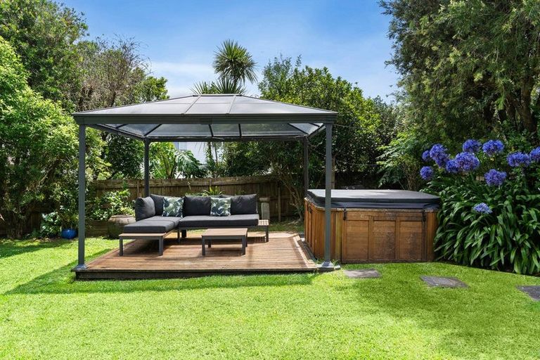 Photo of property in 5 Higham Ferrers Place, Red Beach, 0932