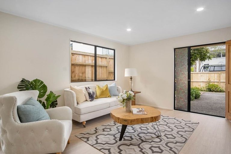 Photo of property in 1/17 Bond Crescent, Forrest Hill, Auckland, 0620