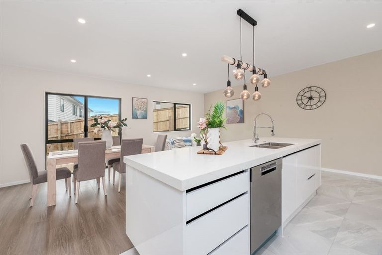 Photo of property in 23 Cirrus Way, Ranui, Auckland, 0612