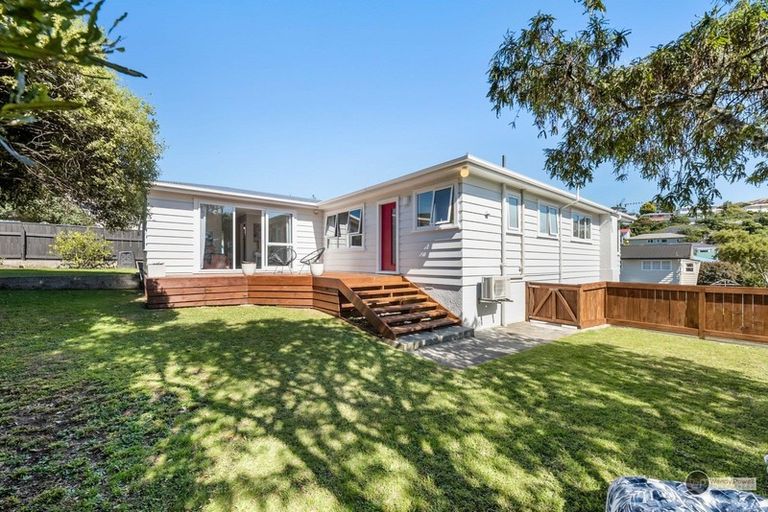 Photo of property in 1 Pembroke Street, Tawa, Wellington, 5028