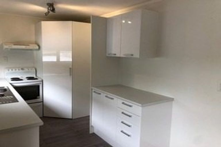 Photo of property in 1/7 Waverley Avenue, Glenfield, Auckland, 0629